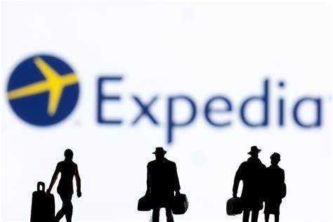 77 Ways To Reach Expedia Airlines Customer Service Phone chat and email options Explained